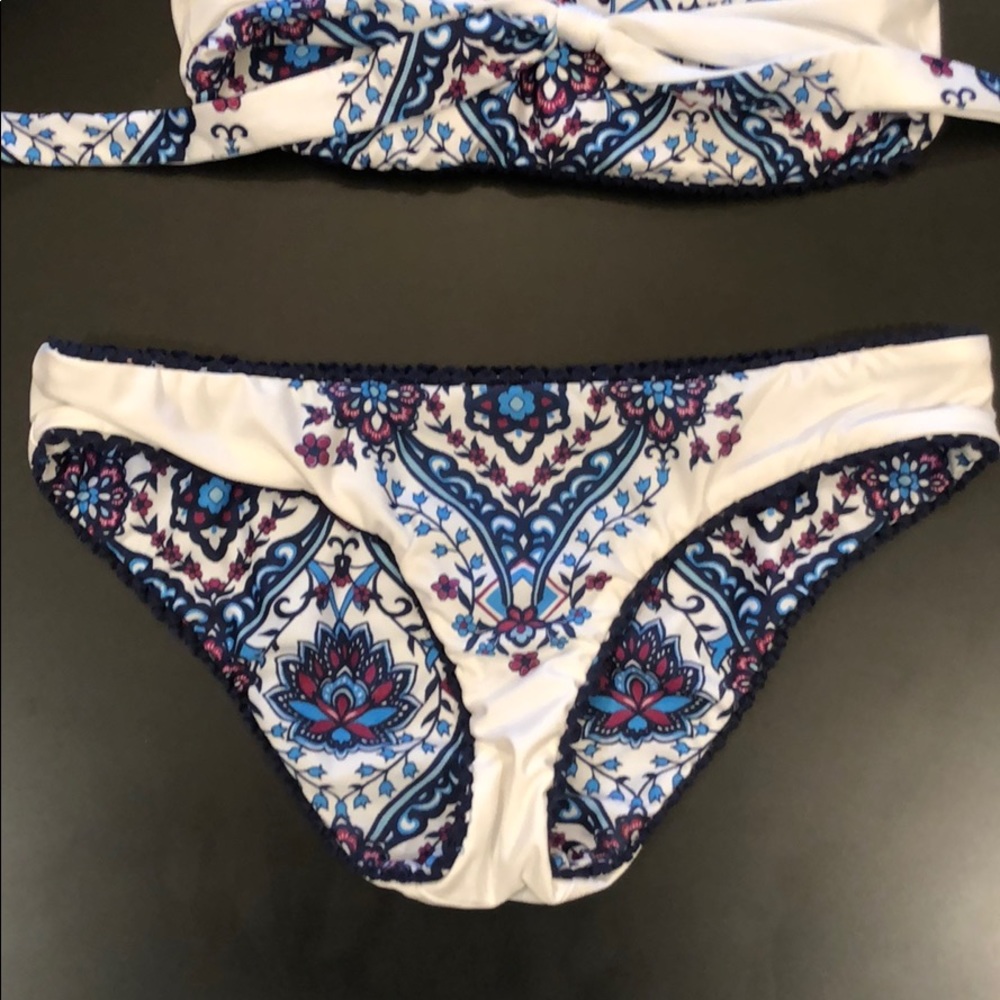Beautiful Bikini!! - Picture 3 of 4